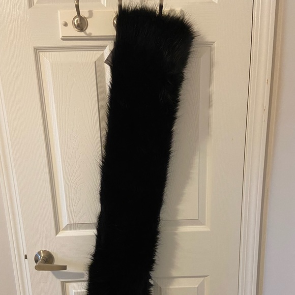 Aritzia Auxiliary Faux Fur Collar - Picture 3 of 4